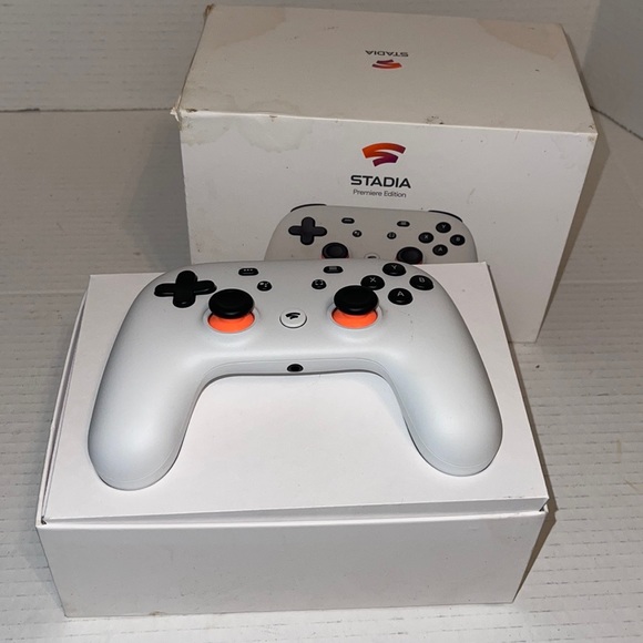 Google Stadia Premiere Edition Controller Chromecast Ultra Bundle | White - Picture 9 of 9